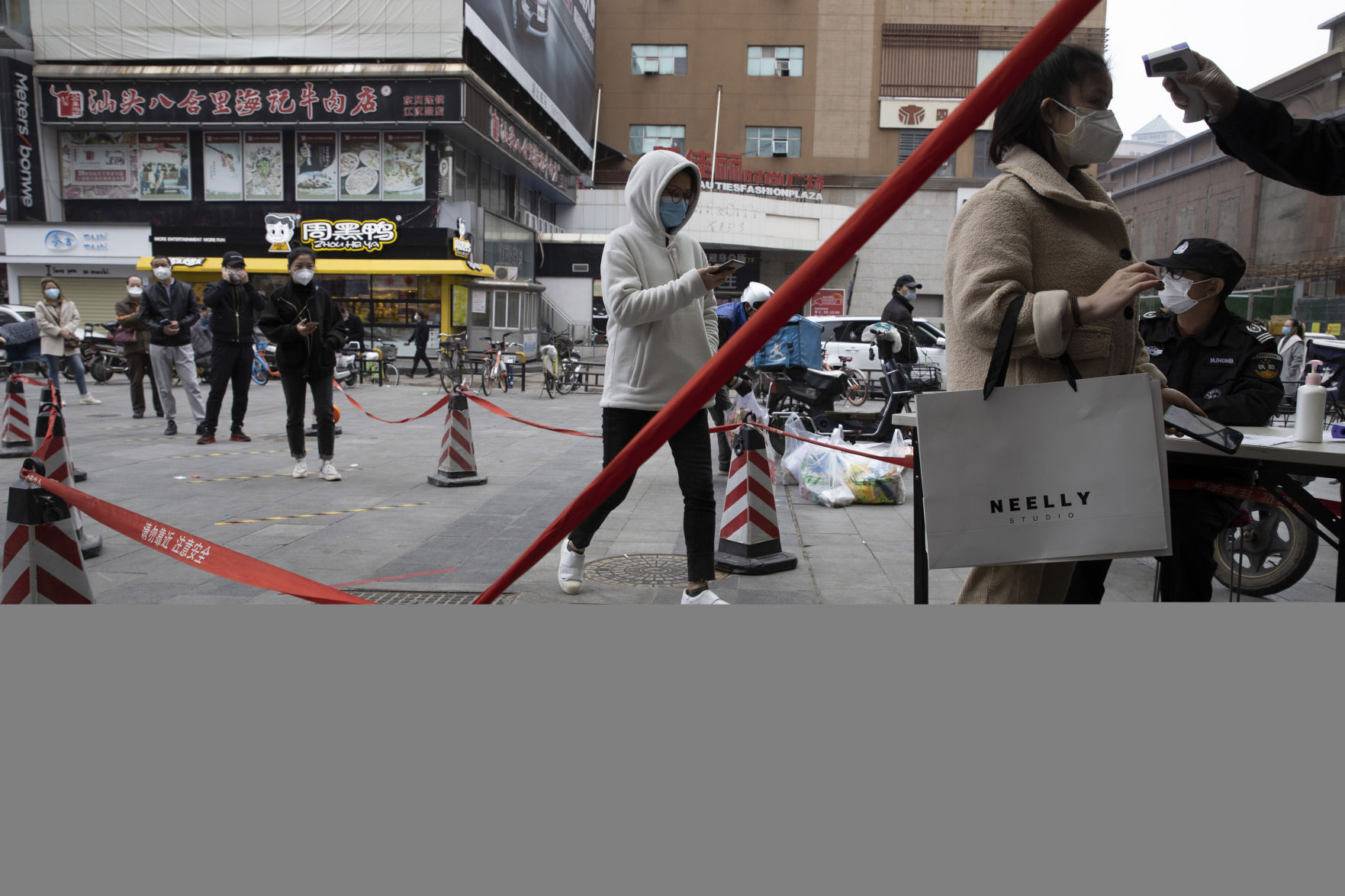 APTOPIX Virus Outbreak China Daily Life